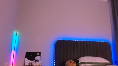 Snapshot of bootylecious_ chatting on March 8, 2026, 1:58 am Mona online show from March 8, 2026, 1:58 am
