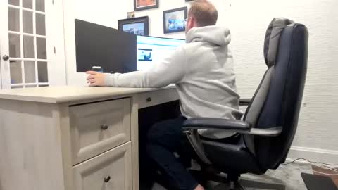 Snapshot of boredhorndog chatting on December 8, 2024, 4:25 am Boredhorndog online show from December 8, 2024, 4:25 am