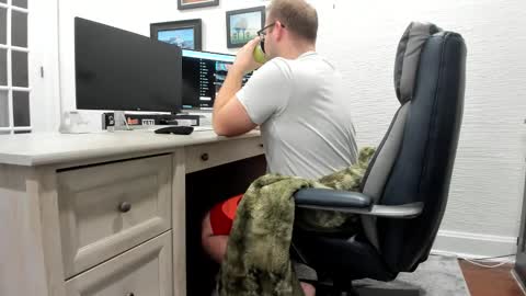 Snapshot of boredhorndog chatting on January 5, 2025, 3:53 am Boredhorndog online show from January 5, 2025, 3:53 am