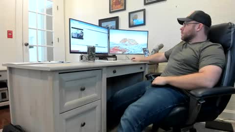 Snapshot of boredhorndog chatting on February 20, 2025, 4:14 pm Boredhorndog online show from February 20, 2025, 4:14 pm