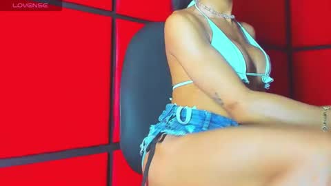 bouncing_bunnyxxx69 online show from December 21, 2025, 4:08 am