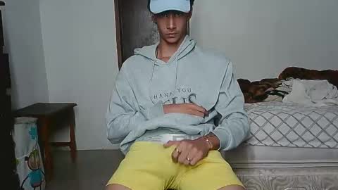 boy_horny_dirty online show from September 19, 2025, 4:14 am