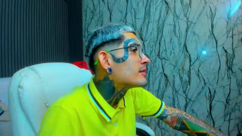 boy_tatto77 online show from February 7, 2026, 6:22 pm