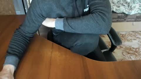 BoyApollon online show from November 11, 2025, 9:42 am