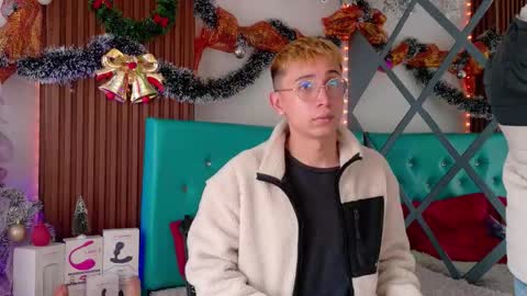 Axel  Chris online show from December 3, 2025, 1:09 pm