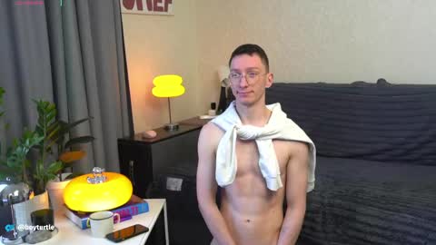BoyTurtle online show from May 6, 2026, 4:52 am