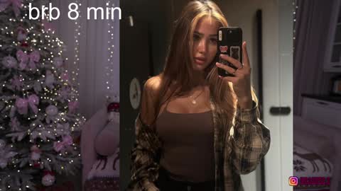 Snapshot of brabuss_ chatting on January 3, 2025, 7:49 am Lana online show from January 3, 2025, 7:49 am