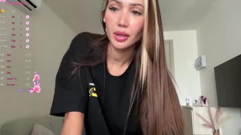 Snapshot of brabuss_ chatting on February 27, 2025, 9:22 am Lana online show from February 27, 2025, 9:22 am