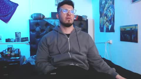 brad hot boy online show from March 17, 2026, 3:00 am