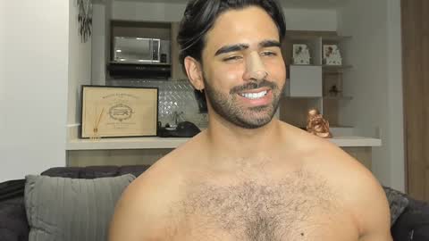 bradleymartin7 online show from December 20, 2024, 7:22 am