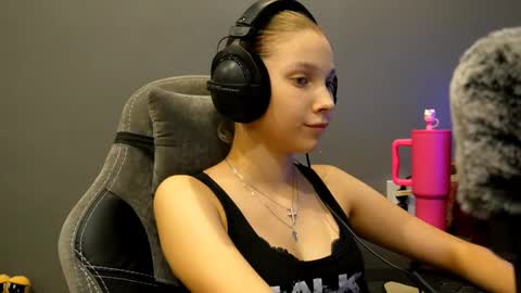 Alice online show from December 17, 2025, 3:29 pm