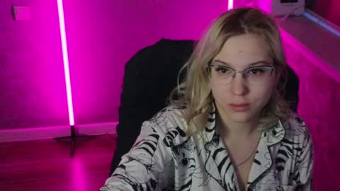 Belle  online show from January 3, 2025, 2:43 am