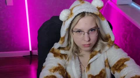 Belle  online show from January 4, 2025, 6:19 am