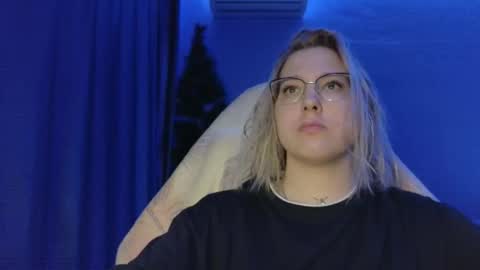 Belle  online show from December 14, 2025, 12:32 pm