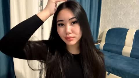 Aypril   online show from November 10, 2025, 1:54 pm