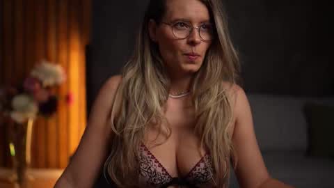 Alex online show from October 28, 2025, 5:11 am