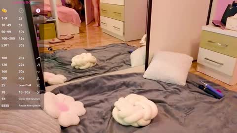 Annie online show from December 21, 2025, 6:04 pm