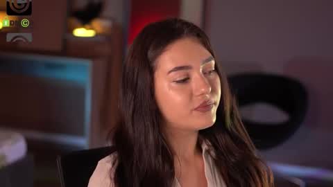 Leah online show from September 19, 2025, 4:03 am