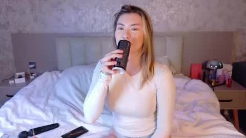 Snapshot of brenda_m00n chatting on July 31, 2026, 1:10 pm Brenda online show from July 31, 2026, 1:10 pm