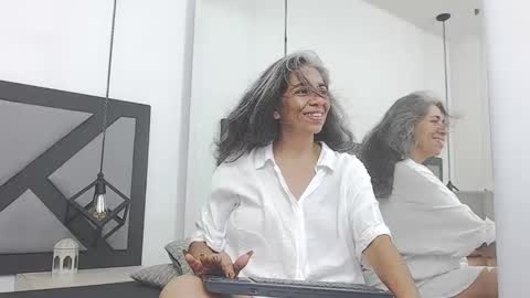 BRENDA VELASQUEZ online show from January 3, 2025, 8:01 pm