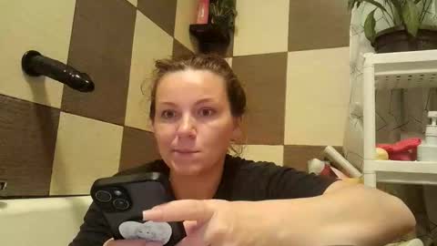 Snapshot of brendaaryas chatting on May 4, 2026, 7:32 pm Brenda online show from May 4, 2026, 7:32 pm
