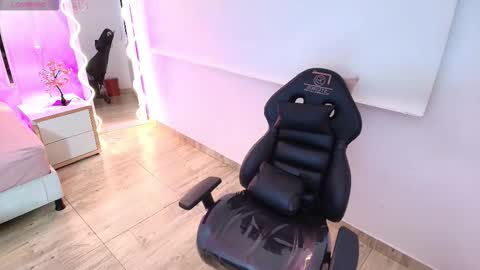 BRENDDA  online show from December 21, 2025, 2:51 am