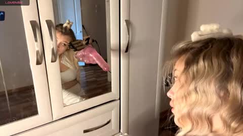 Snapshot of brendelle chatting on April 21, 2026, 7:47 am Mia online show from April 21, 2026, 7:47 am