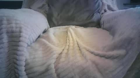 Snapshot of bri20fu chatting on September 13, 2025, 4:40 pm raining down on me online show from September 13, 2025, 4:40 pm