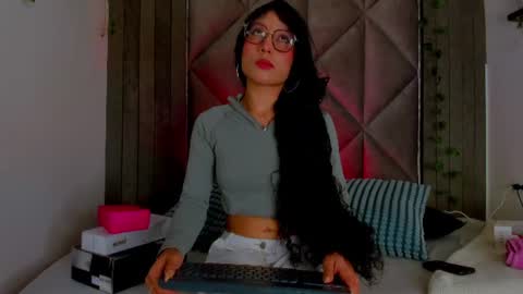 Snapshot of briaconner_ chatting on July 18, 2026, 2:49 am B R I A online show from July 18, 2026, 2:49 am
