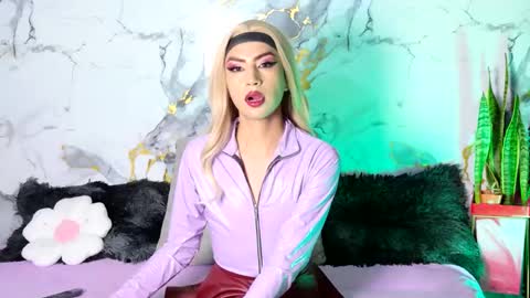 Snapshot of briana_white chatting on June 1, 2026, 7:04 pm briana_white online show from June 1, 2026, 7:04 pm