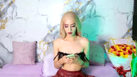 Snapshot of briana_white chatting on August 4, 2026, 5:15 pm briana_white online show from August 4, 2026, 5:15 pm