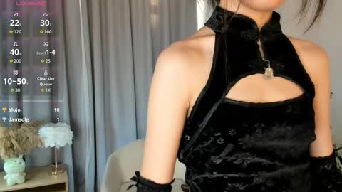 Snapshot of bridgetbottrell chatting on October 16, 2025, 2:23 am Hanna online show from October 16, 2025, 2:23 am