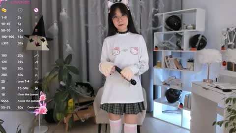 Snapshot of bridgetbottrell chatting on October 31, 2025, 1:17 am Hanna online show from October 31, 2025, 1:17 am