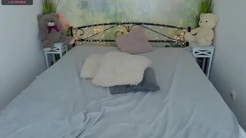 bridgetfoxxy online show from March 4, 2025, 12:01 pm