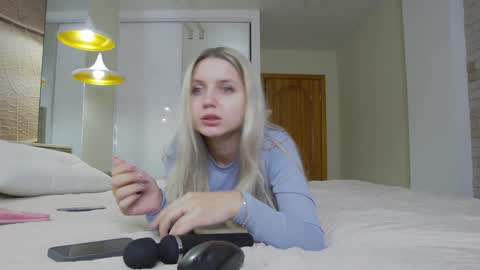 Amina Adelina online show from January 13, 2025, 1:02 am