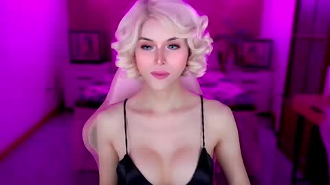 brionatop online show from November 11, 2025, 1:05 am