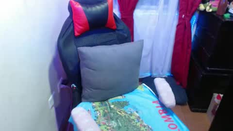 scarleth    follow mee 3 kis online show from February 5, 2025, 1:58 am