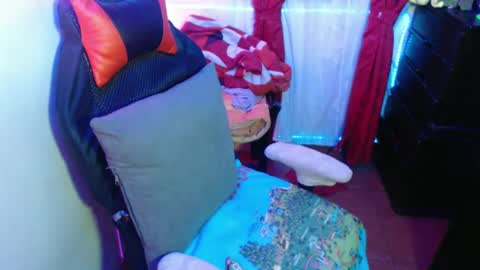 scarleth    follow mee 3 kis online show from February 9, 2025, 12:49 am