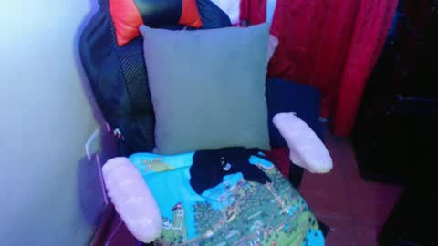 scarleth    follow mee 3 kis online show from February 11, 2025, 8:05 am