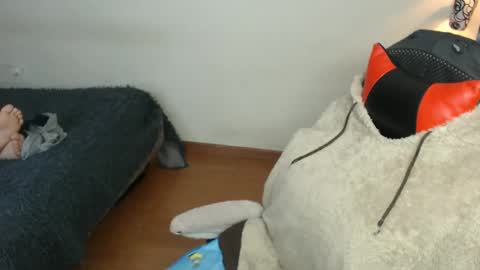 scarleth    follow mee 3 kis online show from September 19, 2025, 1:18 am