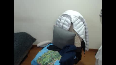 scarleth    follow mee 3 kis online show from September 28, 2025, 12:49 am