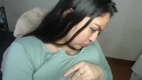 scarleth    follow mee 3 kis online show from October 24, 2025, 2:19 am