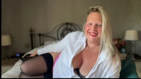 British Bella online show from June 9, 2026, 2:50 pm