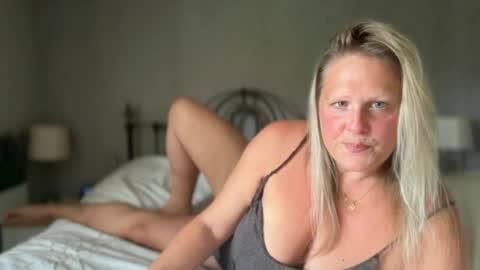 British Bella online show from August 3, 2026, 12:43 pm