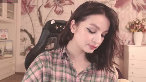 britneybarker online show from September 16, 2025, 8:32 pm