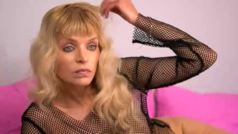 britneyhudson online show from November 19, 2025, 10:04 am