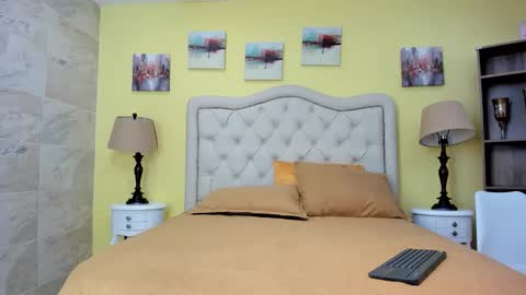 Birttany  online show from November 28, 2025, 9:06 pm