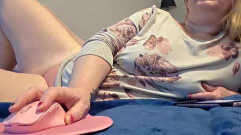 brkenprincess81 online show from February 21, 2026, 10:33 pm