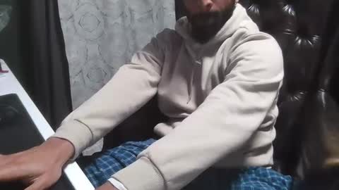 brownbd32 online show from January 14, 2025, 11:27 pm