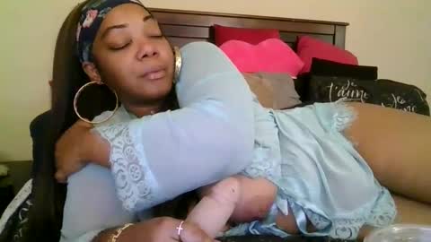 brownroundrenee online show from September 14, 2025, 9:41 am